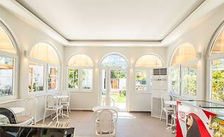 Rose Garden Premium Hotel