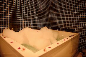 Rose Garden Premium Hotel