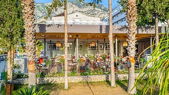 Rose Garden Premium Hotel