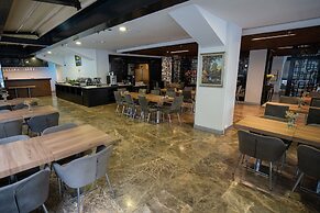 Business Life Boutique Hotel