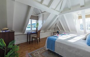 Admiral's Inn and Gunpowder Suites