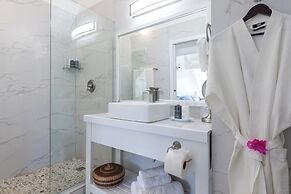 Admiral's Inn and Gunpowder Suites