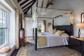 Admiral's Inn and Gunpowder Suites