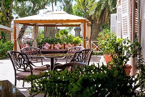 Admiral's Inn and Gunpowder Suites