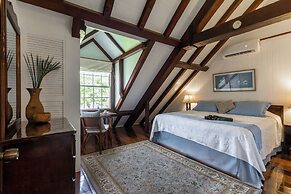 Admiral's Inn and Gunpowder Suites