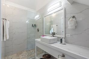 Admiral's Inn and Gunpowder Suites