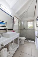 Admiral's Inn and Gunpowder Suites