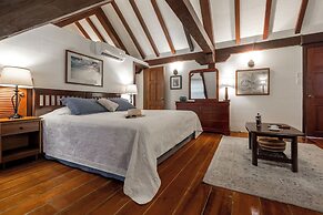 Admiral's Inn and Gunpowder Suites