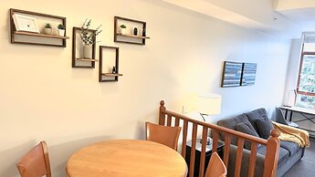 Alpenglow Lodge by MountainView