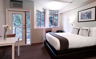 Alpenglow Lodge by MountainView