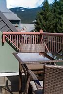 Alpenglow Lodge by MountainView