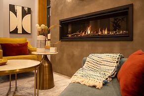 Alpenglow Lodge by MountainView