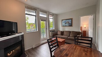 Alpenglow Lodge by MountainView