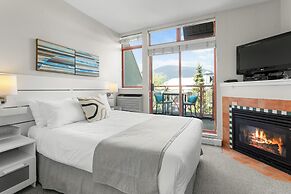 Alpenglow Lodge by MountainView