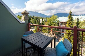 Alpenglow Lodge by MountainView
