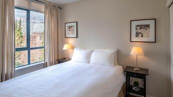 Alpenglow Lodge by MountainView