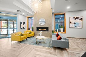 Alpenglow Lodge by MountainView