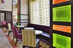 Hampton Inn & Suites Dallas Market Center