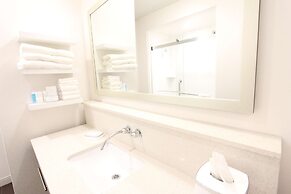 Hampton Inn & Suites Dallas Market Center