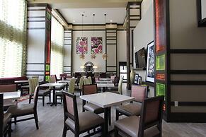 Hampton Inn & Suites Dallas Market Center