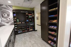 Hampton Inn & Suites Dallas Market Center