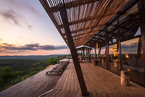 Rhino Ridge Safari Lodge