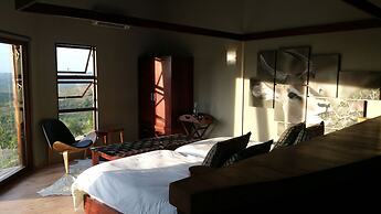 Rhino Ridge Safari Lodge