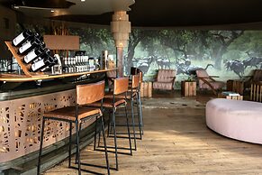 Rhino Ridge Safari Lodge