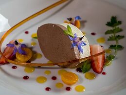 Rhino Ridge Safari Lodge