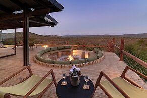 Rhino Ridge Safari Lodge