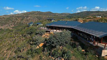 Rhino Ridge Safari Lodge