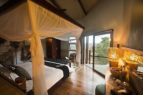 Rhino Ridge Safari Lodge