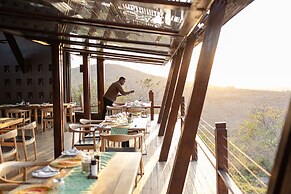 Rhino Ridge Safari Lodge