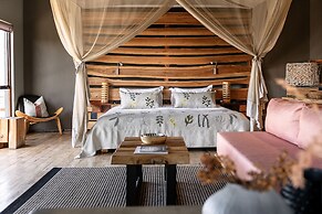 Rhino Ridge Safari Lodge