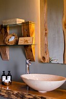 Rhino Ridge Safari Lodge