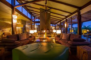 Rhino Ridge Safari Lodge