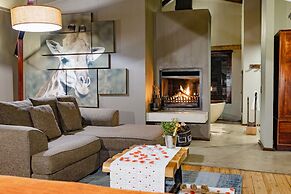 Rhino Ridge Safari Lodge