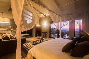 Rhino Ridge Safari Lodge