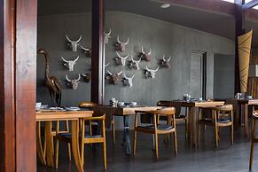 Rhino Ridge Safari Lodge