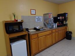 National 9 Inn Garden City