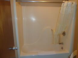 National 9 Inn Garden City