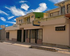 Hotel Bamboo Aeropuerto