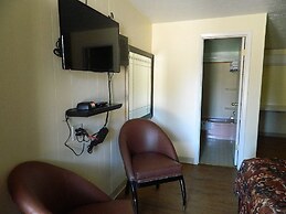 Eagle Crater Lake Inn