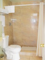 Eagle Crater Lake Inn