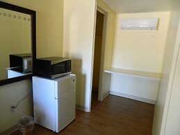 Eagle Crater Lake Inn