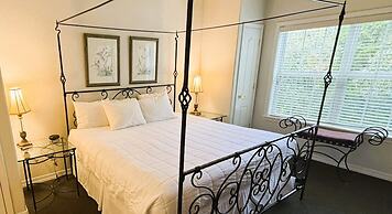 French Quarter Resort by Coolvacay