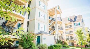 French Quarter Resort by Coolvacay