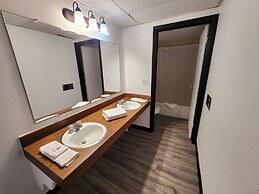 The Hastings Inn Salina