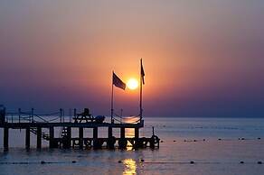 Mg White Lilyum Hotel