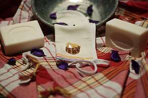 Mg White Lilyum Hotel